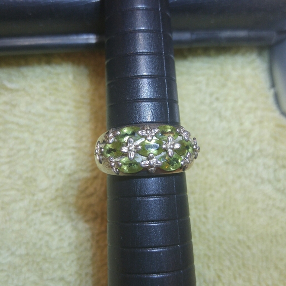 Chuck Clemency Sterling silver peridot daisy ring - Picture 7 of 7